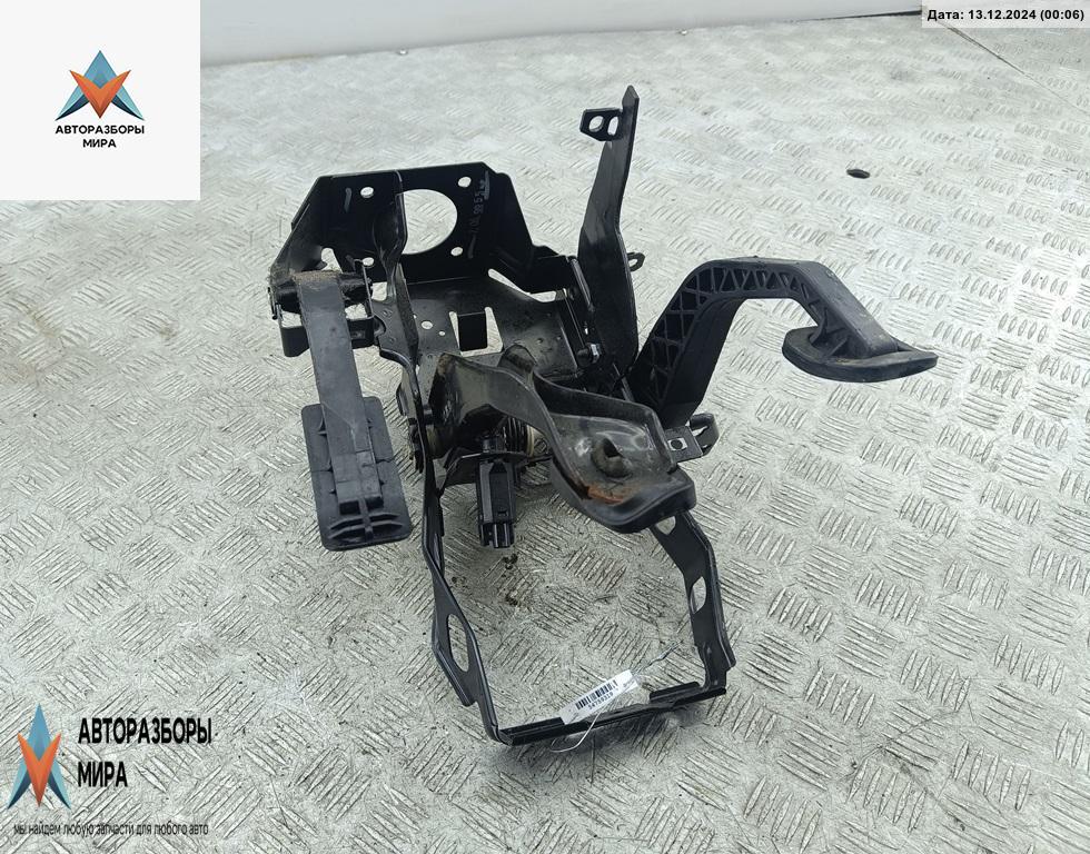 узел педальный (блок педалей) Volkswagen Golf 3 поколение 1999, 1.8 л., бензин, МКПП, синий, кабриолет - фото №1