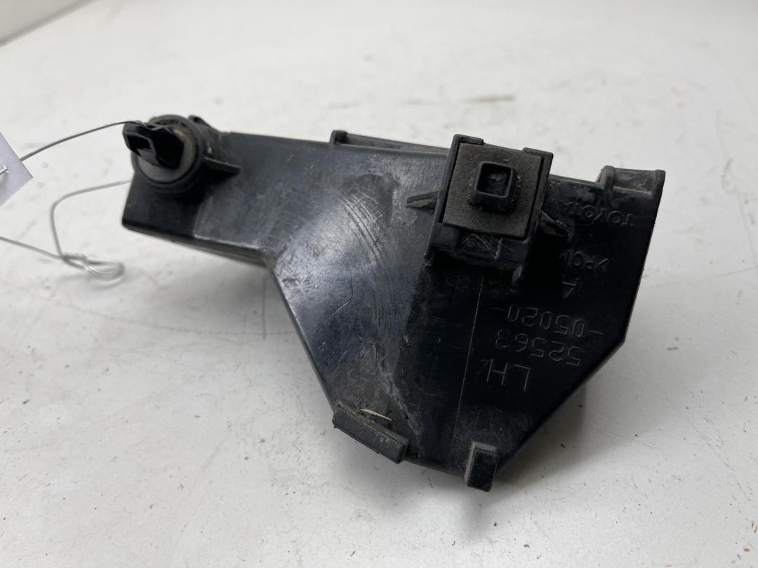 кронштейн заднего бампера Toyota Avensis 2006, 2.2 л., дизель, МКПП, серый, универсал, 52563-05020