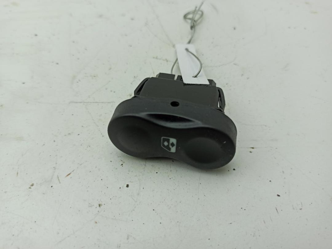 кнопка стеклоподъемника переднего левого Dacia (Renault) Sandero I 2009, 1.2 л., бензин, МКПП, белый, хетчбэк 5 дв., 602227 - фото №1