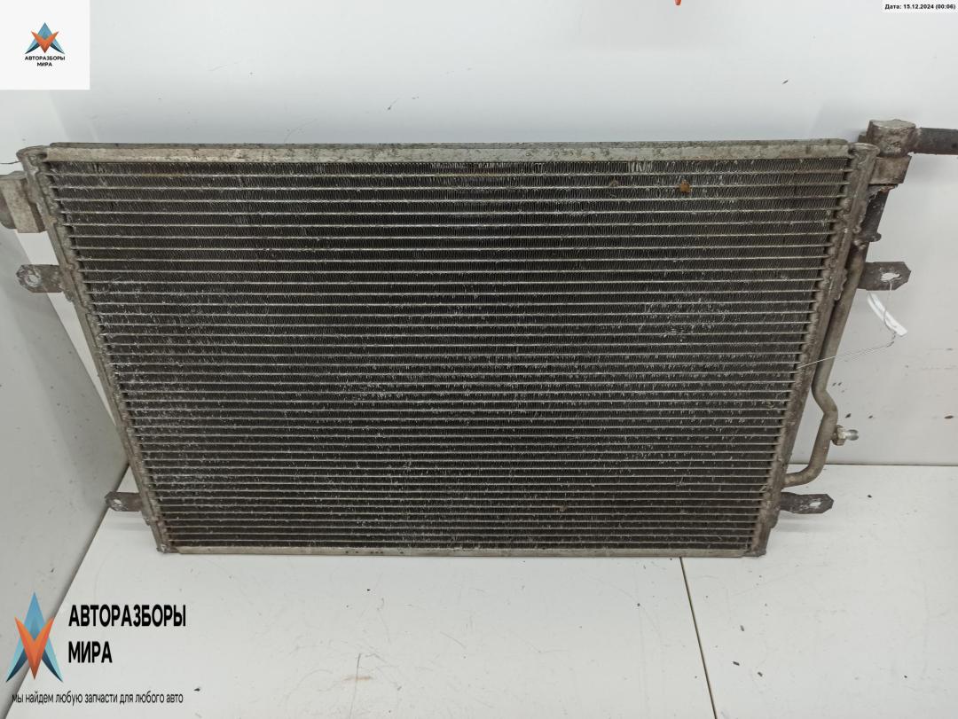 радиатор кондиционера Audi A4 B6 2002, 2.0 л., бензин, МКПП, серый, универсал, 8E0260401B - фото №1
