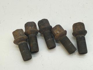 болт колесный Volkswagen Passat B5 1998, 1.8 л., бензин, МКПП, синий, универсал, 8D0601139D