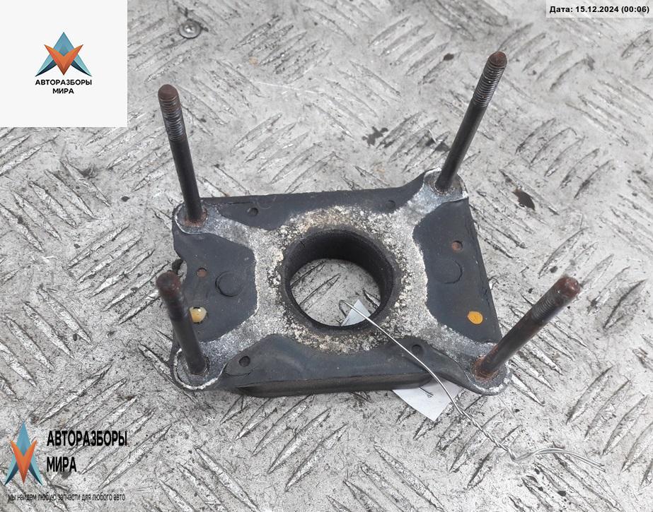 кронштейн (крепление) Volkswagen Golf 3 поколение 1994, 1.6 л., бензин, МКПП, синий, хетчбэк 5 дв., 032129765 - фото №1
