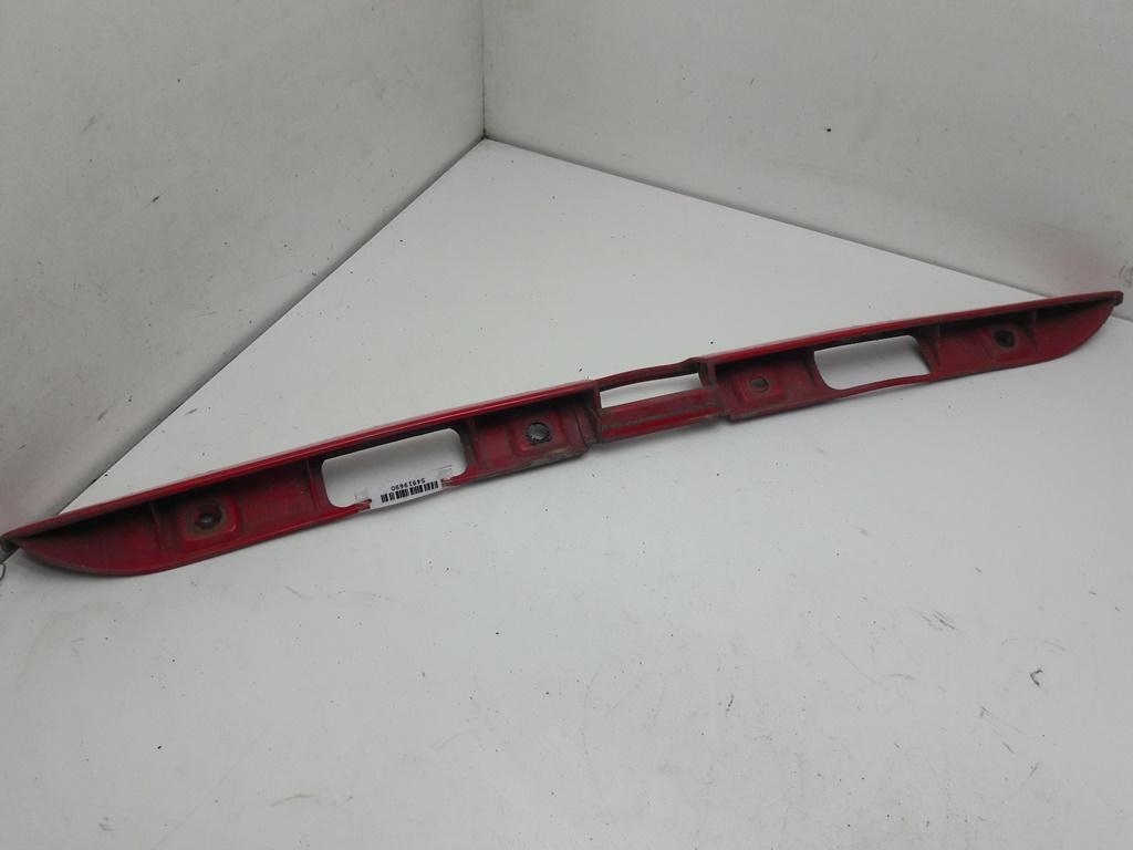 накладка подсветки номера Volkswagen Golf-3 1997, 1.6 л., бензин, МКПП, красный, хетчбэк 5 дв., 1H6827577A