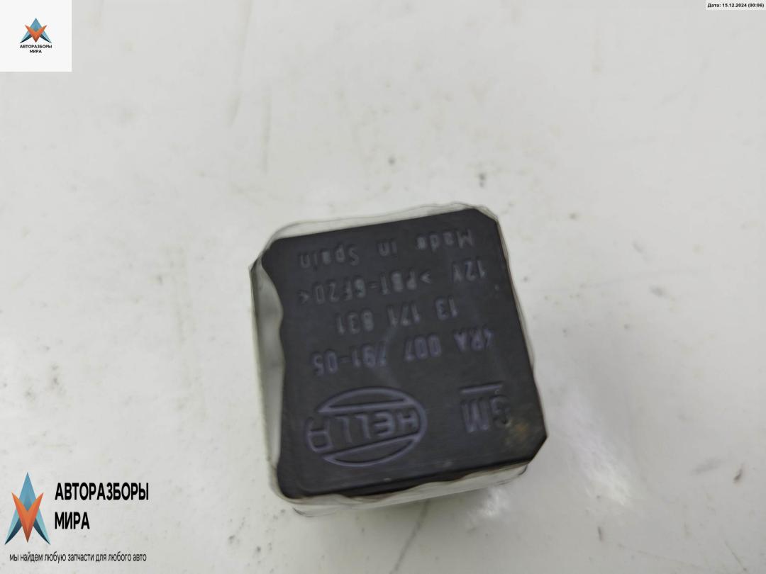 реле (прочие) Opel Astra H 2004, 2.0 л., бензин, МКПП, зелёный, универсал, 13171831 - фото №1