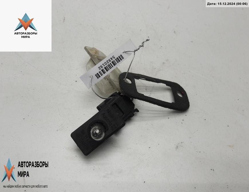 подсветка номера Volkswagen Golf 3 поколение 1997, 1.6 л., бензин, МКПП, красный, хетчбэк 5 дв., 1H6943167B - фото №1