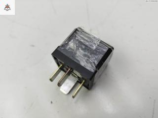 реле бензонасоса Opel Astra H 2004, 2.0 л., бензин, МКПП, зелёный, универсал, 13171831