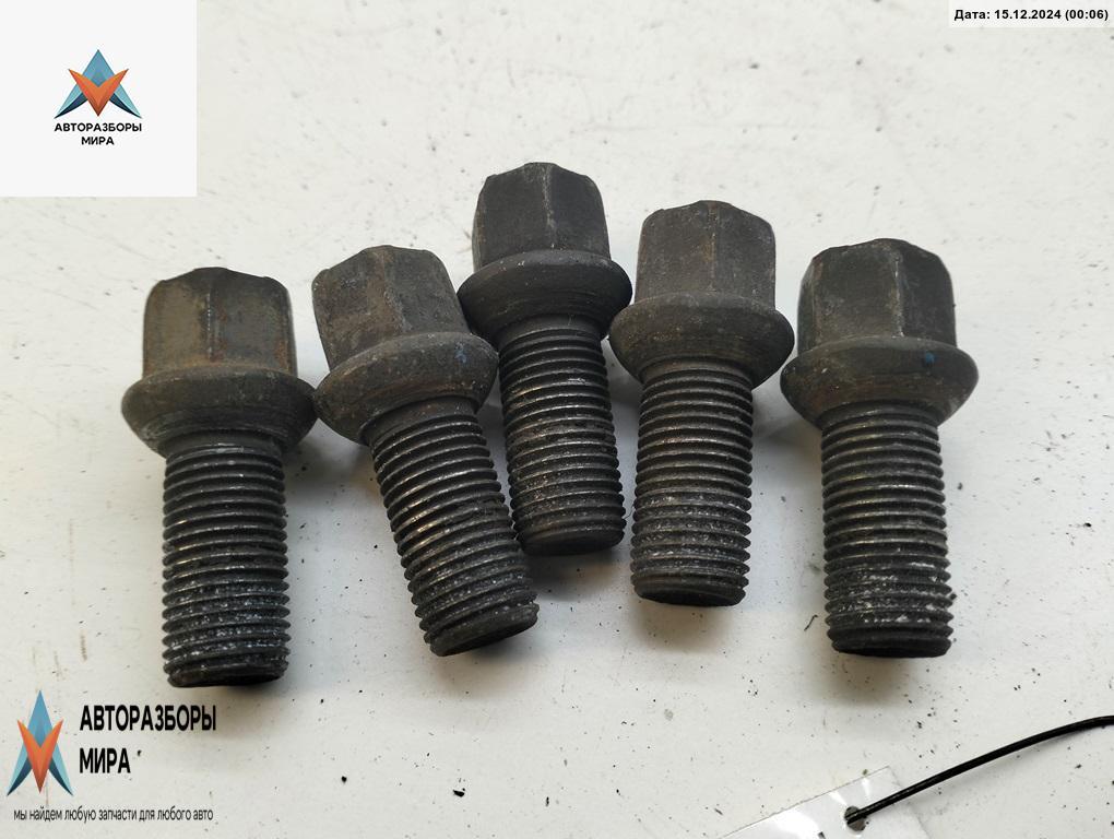 болт колесный Volkswagen Passat B5 1998, 1.6 л., бензин, МКПП, красный, универсал, 8D0601139D - фото №1
