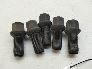 болт колесный Volkswagen Passat B5 1998, 1.6 л., бензин, МКПП, красный, универсал, 8D0601139D