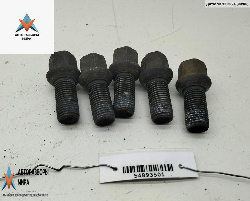 болт колесный Volkswagen Passat B5 1998, 1.6 л., бензин, МКПП, красный, универсал, 8D0601139D - фото №1