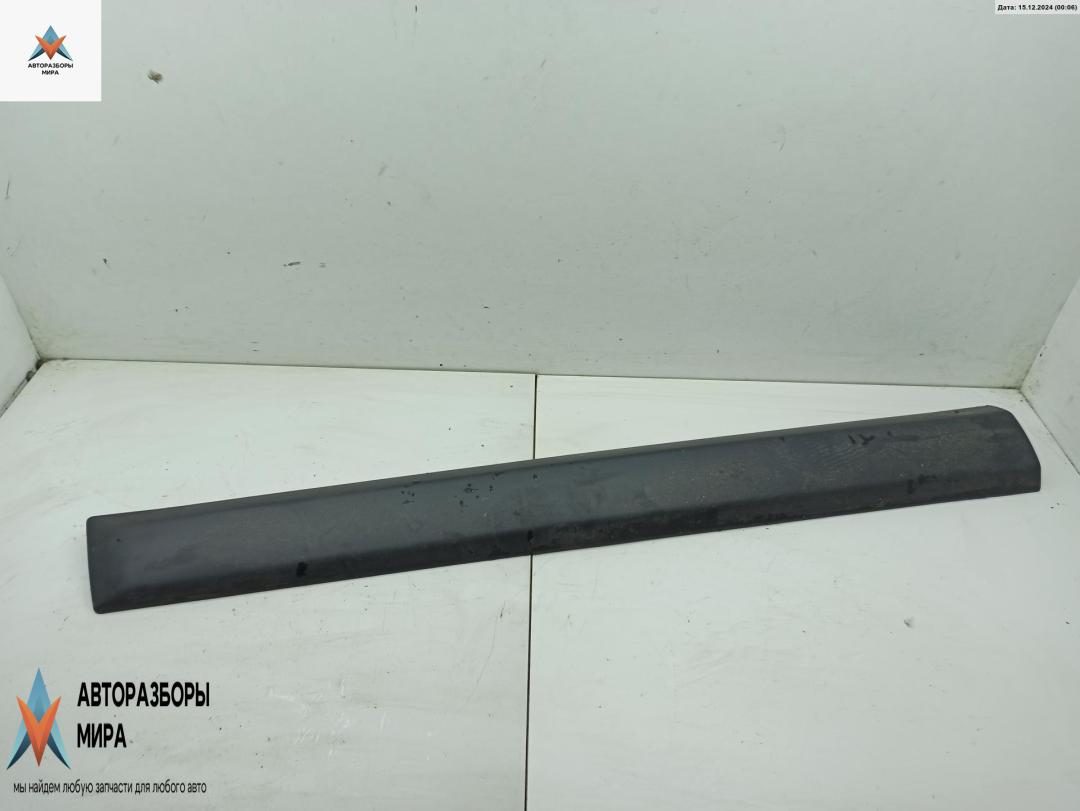 молдинг двери передней левой Dacia (Renault) Sandero I 2009, 1.2 л., бензин, МКПП, белый, хетчбэк 5 дв., 8200735137 - фото №1