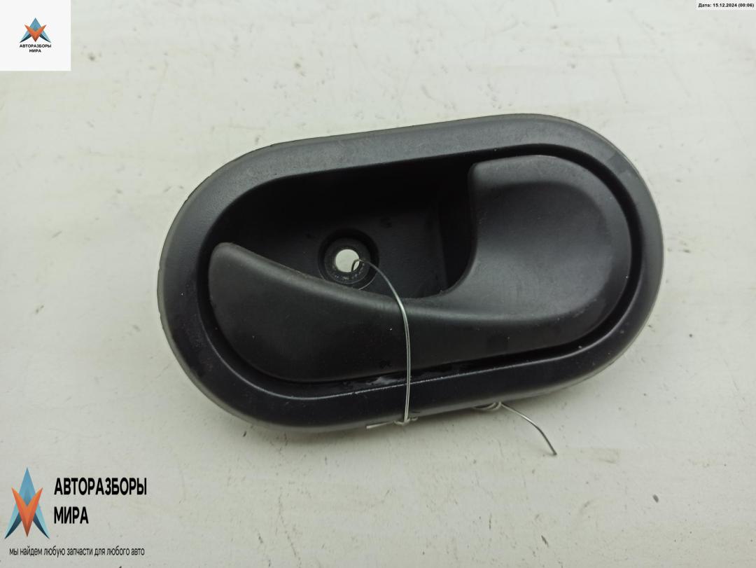 ручка внутренняя передняя правая Dacia (Renault) Sandero I 2009, 1.2 л., бензин, МКПП, белый, хетчбэк 5 дв., 8200733847 - фото №1