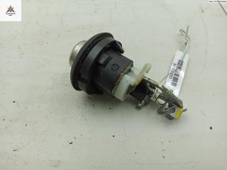 кнопка открытия багажника Dacia (Renault) Sandero I 2009, 1.2 л., бензин, МКПП, белый, хетчбэк 5 дв., 8200734582