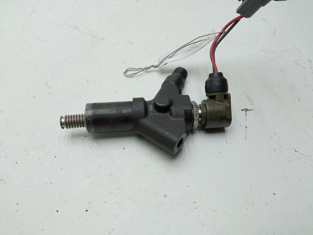 Форсунка топливная (комплект) Toyota Avensis 2 поколение (T250) 2005, 2.2 л., дизель, МКПП, серый, универсал, 2367026011 - фото №1