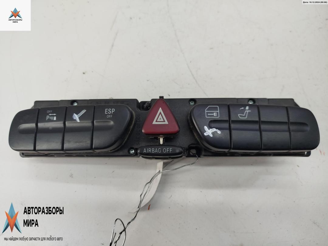 кнопка аварийной сигнализации Mercedes-Benz C-Класс W203/S203/CL203 2001, 2.2 л., дизель, МКПП, серый, седан, 2038214758 - фото №1