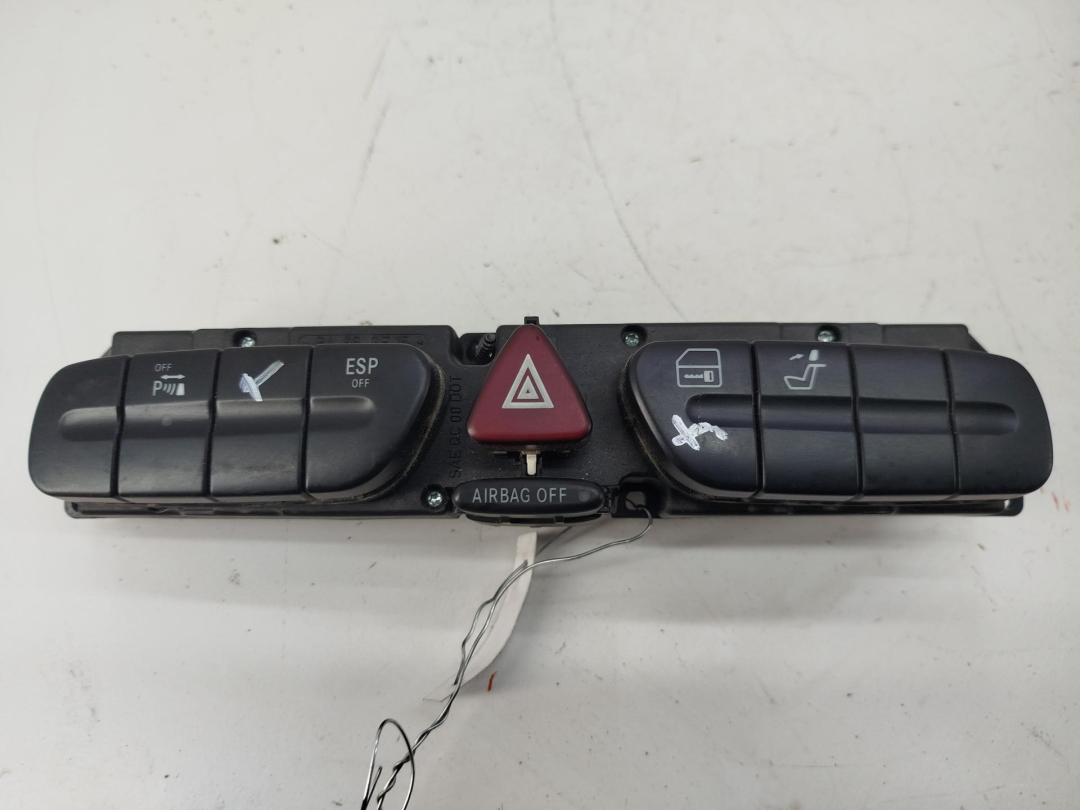 кнопка аварийной сигнализации Mercedes-Benz C W203 2001, 2.2 л., дизель, МКПП, серый, седан, 2038214758