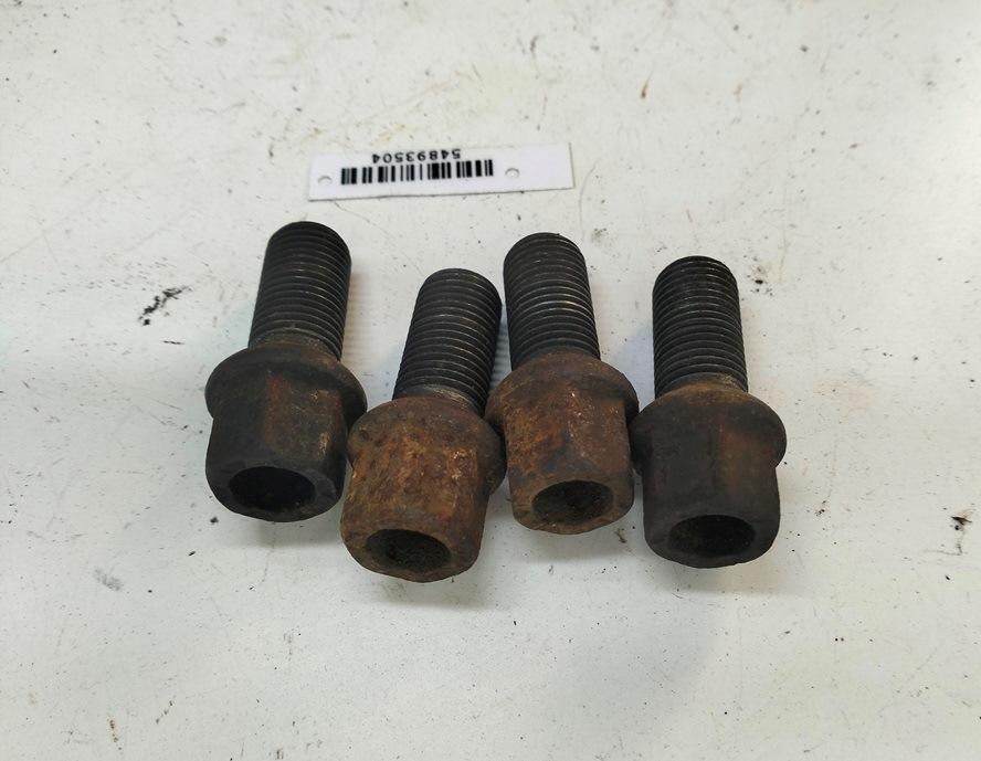 болт колесный Volkswagen Passat B5+ (GP) 2004, 1.9 л., дизель, МКПП, чёрный, универсал, 8D0601139D