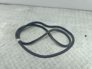 Уплотнитель крышки (двери) багажника Volkswagen Passat B6 2005, 2.0 л., дизель, МКПП, серый, универсал