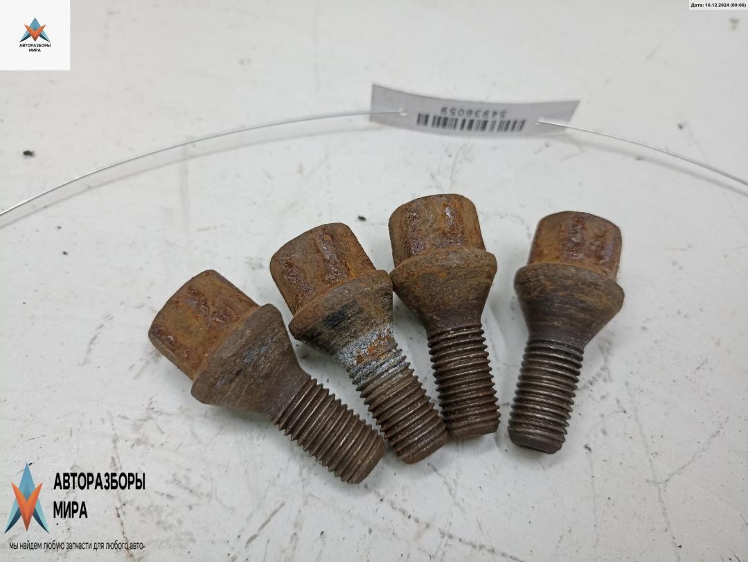 болт колесный Opel Astra G 2002, 1.6 л., бензин, МКПП, красный, хетчбэк 5 дв. - фото №1