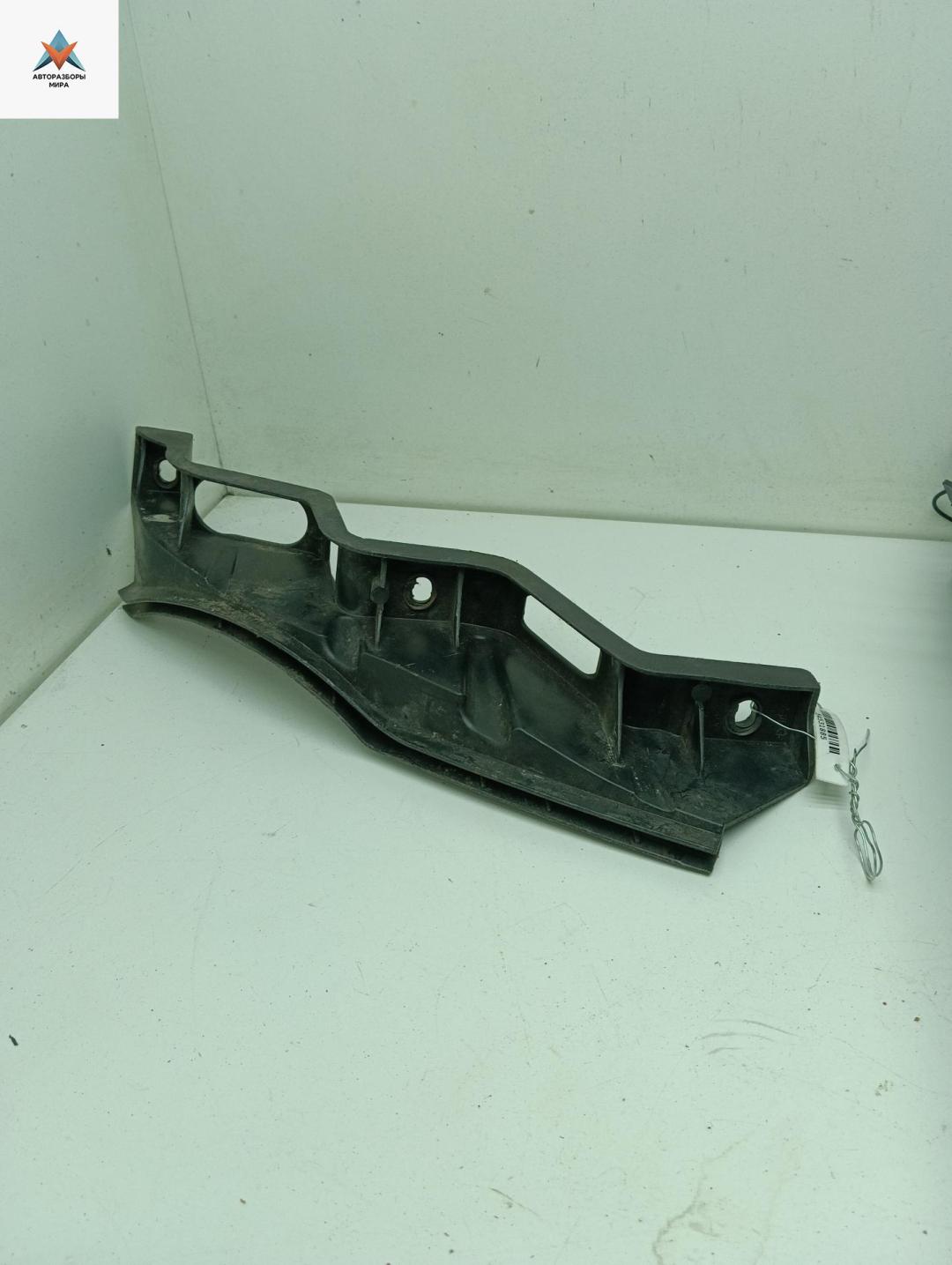 кронштейн переднего бампера Volkswagen Passat B6 2005, 2.0 л., дизель, МКПП, серый, универсал - фото №1
