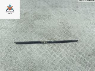 Молдинг стекла двери задней правой наружный Ford Mondeo 2 поколение 1998, 1.8 л., бензин, МКПП, красный, седан