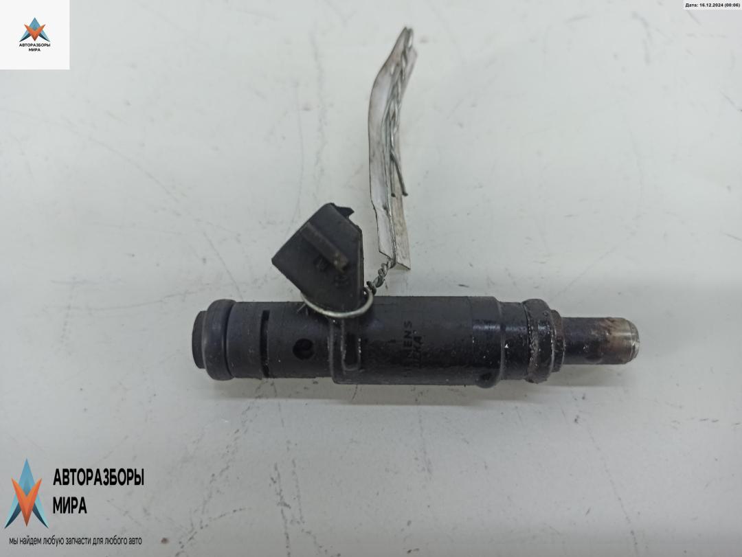форсунка Audi A4 B6 2002, 2.0 л., бензин, МКПП, серый, универсал, 06B133551T - фото №1