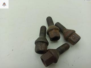 болт колесный Dacia (Renault) Sandero I 2009, 1.2 л., бензин, МКПП, белый, хетчбэк 5 дв.