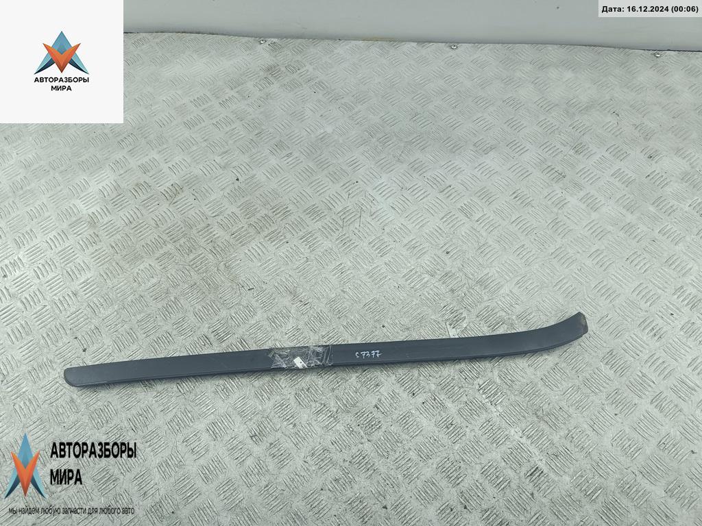 молдинг лобового стекла Ford Mondeo 2 поколение 1998, 1.8 л., бензин, МКПП, красный, седан, 93BBF03149AH - фото №1