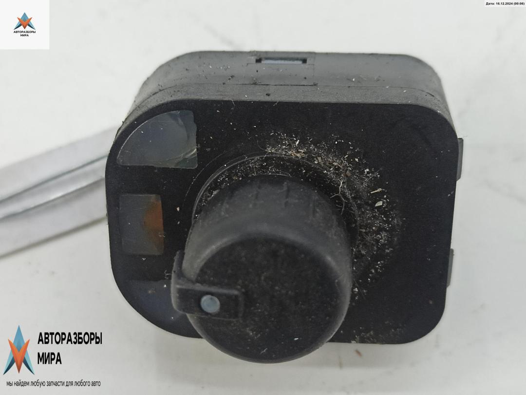 джойстик регулировки зеркал Audi A4 B6 2002, 1.9 л., дизель, МКПП, чёрный, универсал, 8E0959565 - фото №1