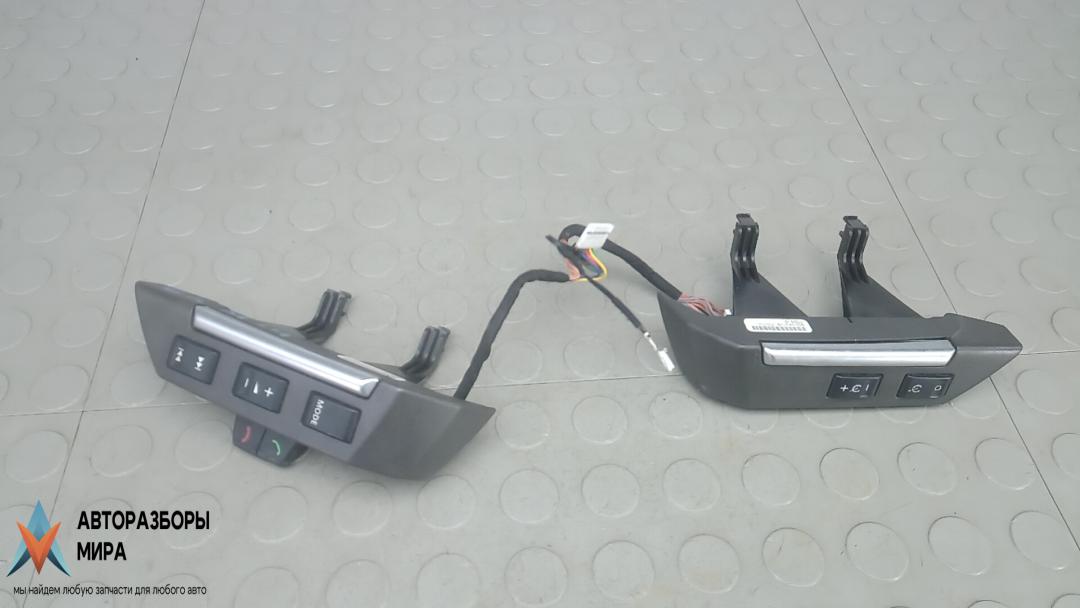 кнопки управления на руле Land Rover Freelander 2 поколение 2008, 2.2 л., D TD4, дизель, АКПП, внедорожник 5 дв., XPD500730, XPD500740 - фото №1