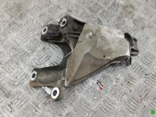 кронштейн двигателя BMW 5 E60/E61 2006, 2.5 л., бензин, АКПП, чёрный, седан, 6770940
