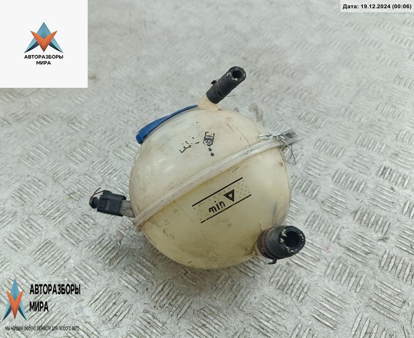 бачок расширительный Volkswagen Passat B6 2005, 2.0 л., дизель - фото №1