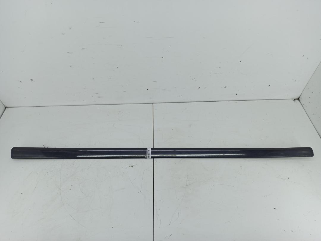 молдинг двери передней правой Audi A4 B6 2002, 1.9 л., дизель, МКПП, чёрный, универсал, 8E0853954 - фото №1