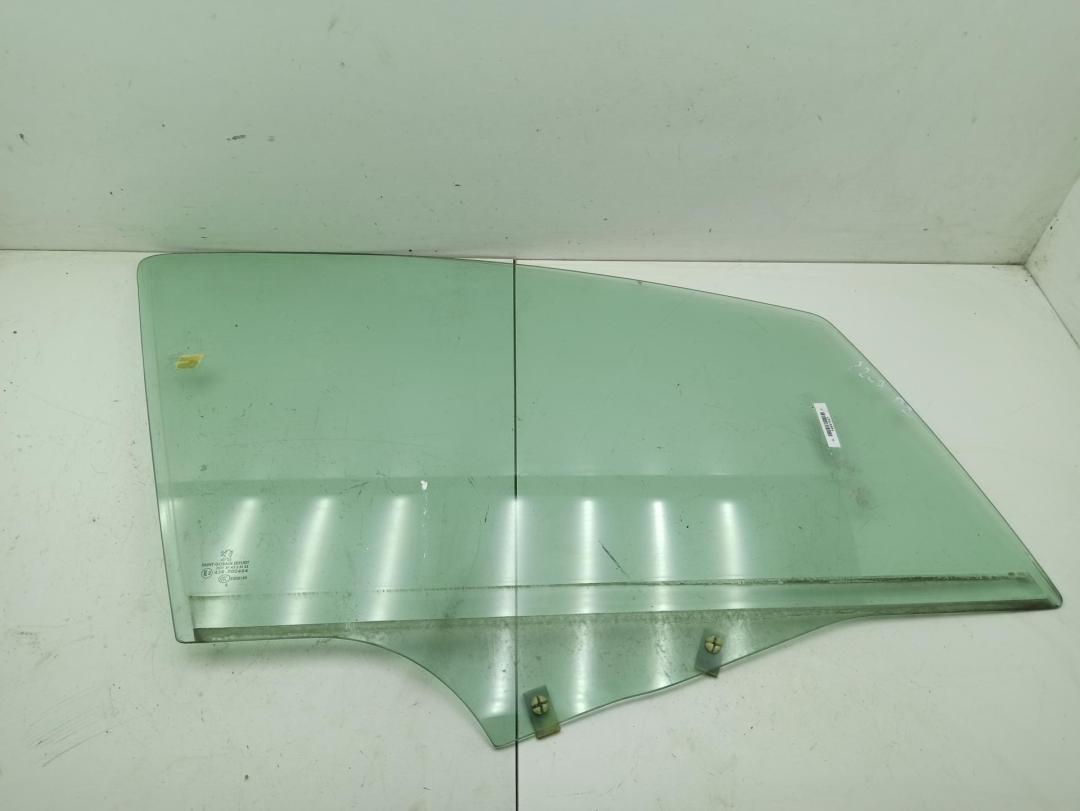 стекло двери передней правой Peugeot 207 2009, 1.4 л., бензин, МКПП, чёрный, универсал