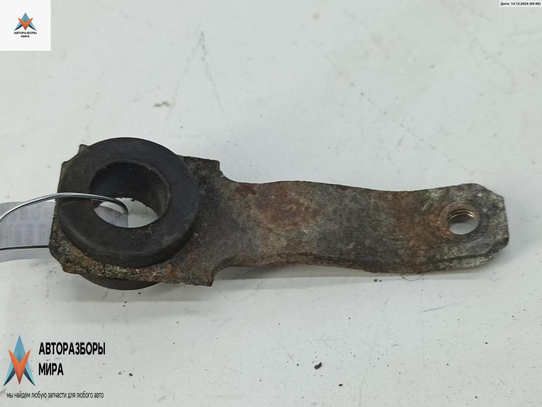 кронштейн радиатора Audi 80 8A/B3 1990, 1.6 л., бензин, МКПП, красный, седан - фото №1