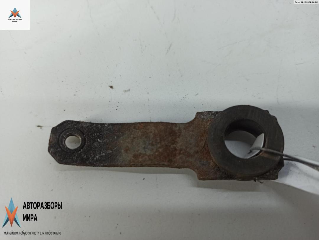 кронштейн радиатора Audi 80 8A/B3 1990, 1.6 л., бензин, МКПП, красный, седан - фото №1