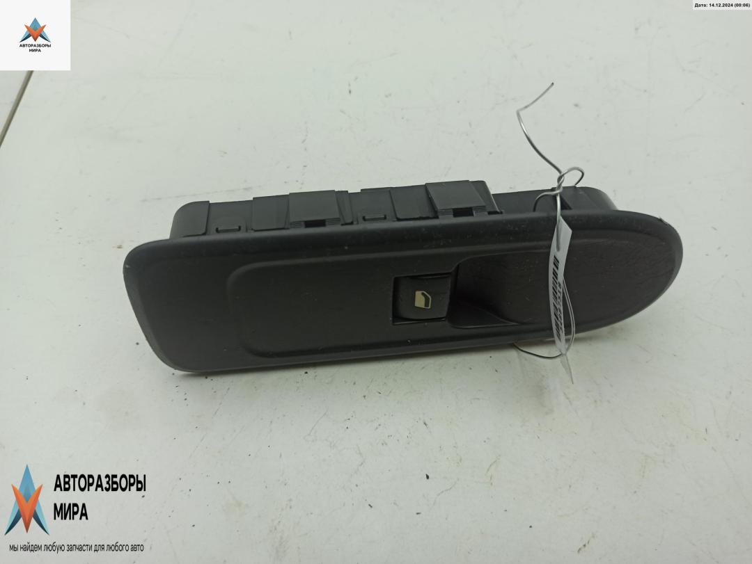 кнопка стеклоподъемника переднего правого Peugeot 308 T7 2009, 1.6 л., бензин, МКПП, белый, хетчбэк 5 дв., 96565184 - фото №1