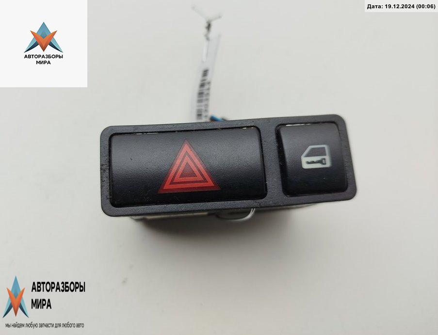 кнопка аварийной сигнализации BMW 3 серия E46 1999, 1.9 л., бензин, МКПП, синий, седан, 8368920 - фото №1