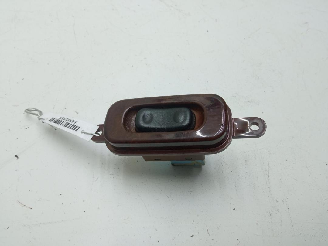 кнопка стеклоподъемника переднего правого Mazda Xedos 9 2002, 2.5 л., бензин, АКПП, серый, седан