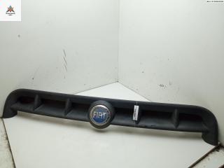 решетка радиатора Fiat Doblo 1 поколение 2003, белый, фургон, 735268388