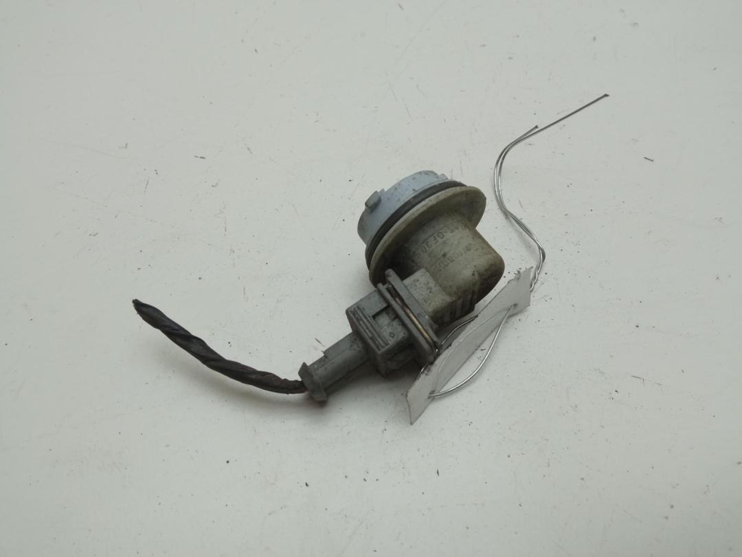Патрон лампы указателя поворота Fiat Scudo 1 поколение 1998, 1.9 л., дизель, МКПП, зелёный, фургон, 36440846 - фото №1