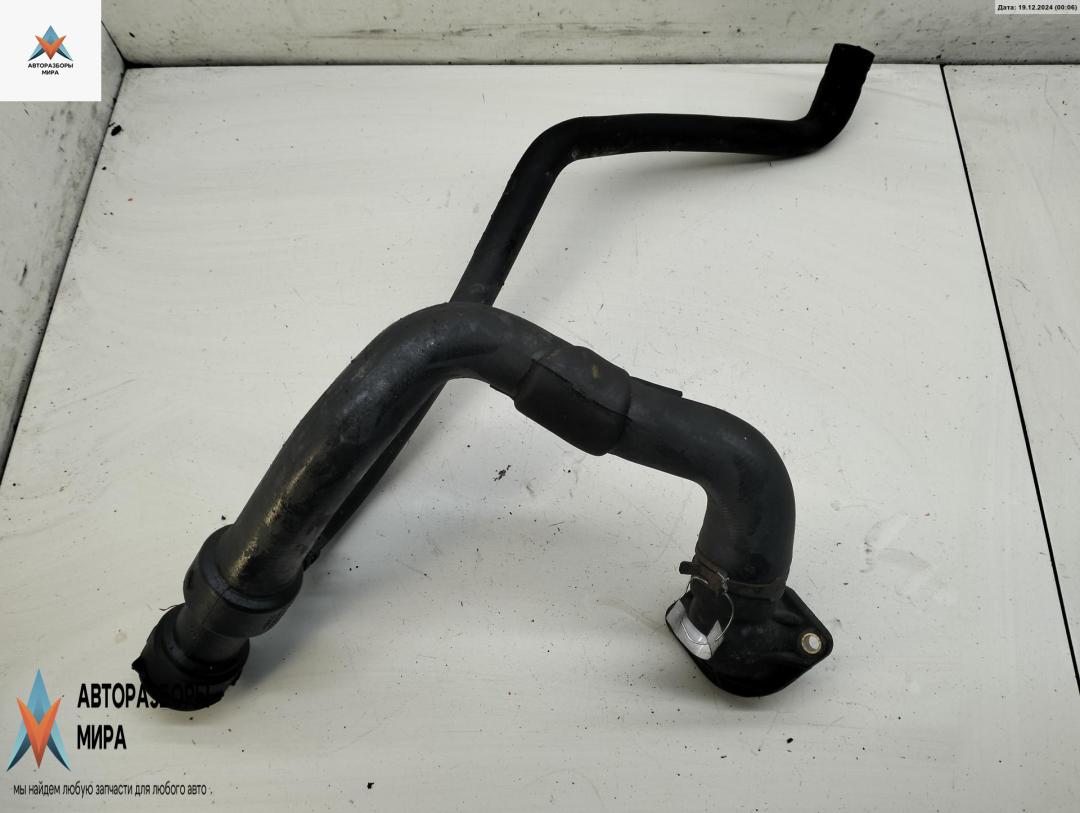 патрубок радиатора Volkswagen Passat B5 1998, 1.8 л., бензин, 8D0121055G - фото №1