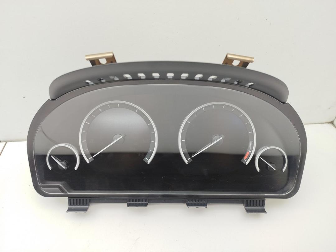 приборная панель BMW 7 F01/F02 2012, 3.0 л., гибрид, АКПП, серый, седан, 9279661