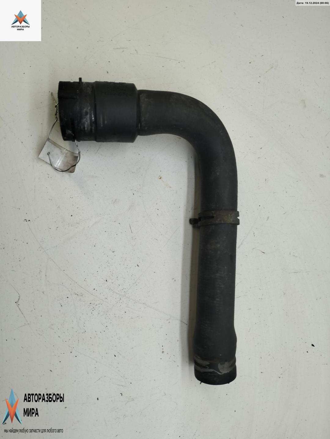 патрубок (трубопровод, шланг) Volkswagen Passat B5 1998, 1.8 л., бензин, МКПП, синий, универсал, 8D0121101K - фото №1