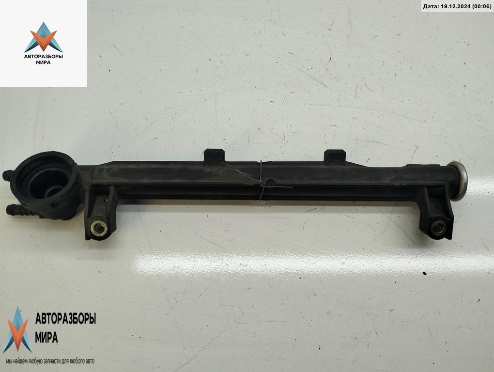 топливная рампа Volkswagen Passat B4 1995, 1.6 л., бензин, МКПП, синий, универсал, 037133317N - фото №1