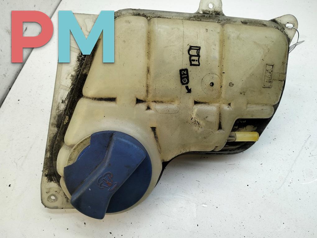 бачок расширительный Volkswagen Passat B5 1999, 1.8 л., бензин, 8D0121403L - фото №1