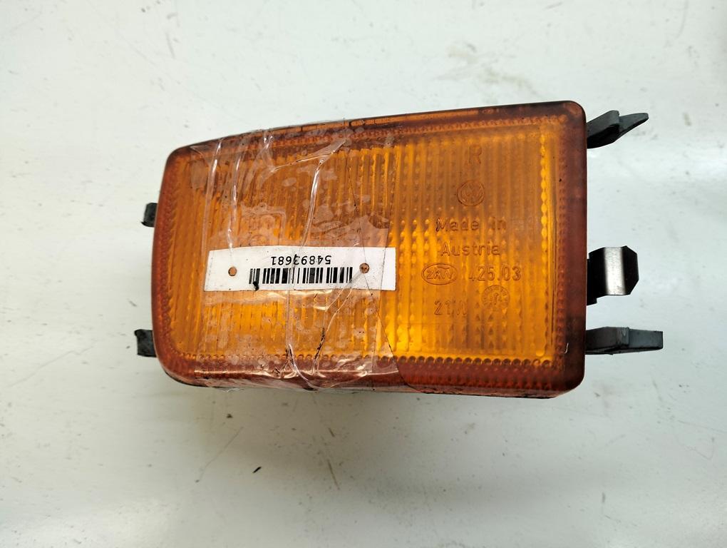Поворотник (указатель поворота) правый Volkswagen Golf 3 поколение 1994, 1.4 л., бензин, МКПП, синий, хетчбэк 5 дв., 1H0953156B - фото №1