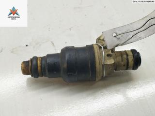 форсунка Volkswagen Passat B4 1995, 1.6 л., бензин, МКПП, синий, универсал, 037906031J