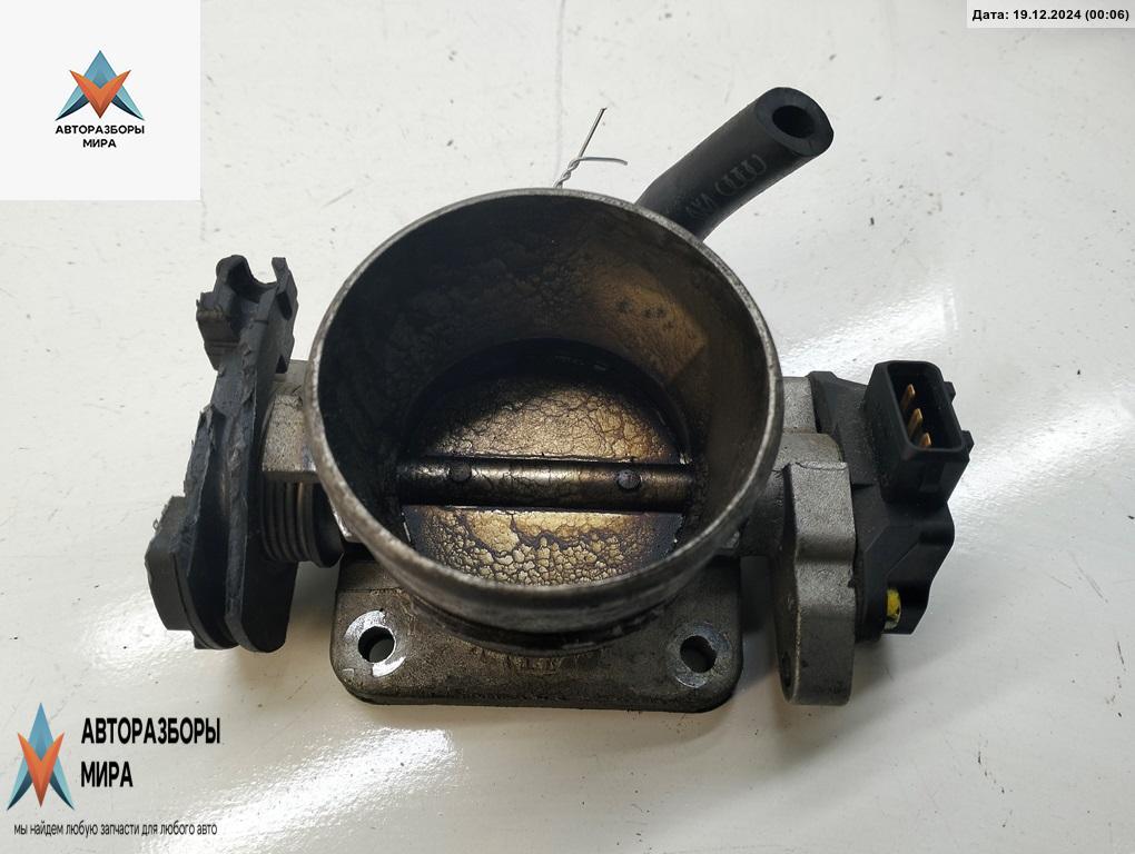 заслонка дроссельная Volkswagen Passat B4 1995, 1.6 л., бензин, МКПП, синий, универсал, 037061BN - фото №1