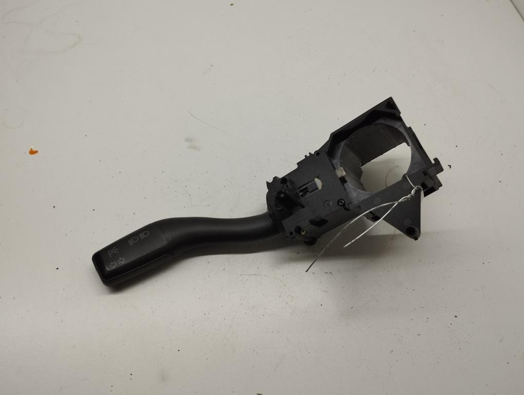 переключатель поворотов Audi A4 B6 2003, 1.9 л., дизель, АКПП, серый, универсал, 8E0953513A