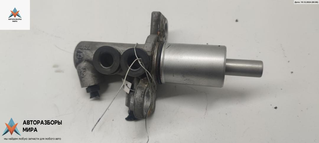 цилиндр тормозной главный Audi A4 B6 2003, 1.9 л., дизель, АКПП, серый, универсал - фото №1